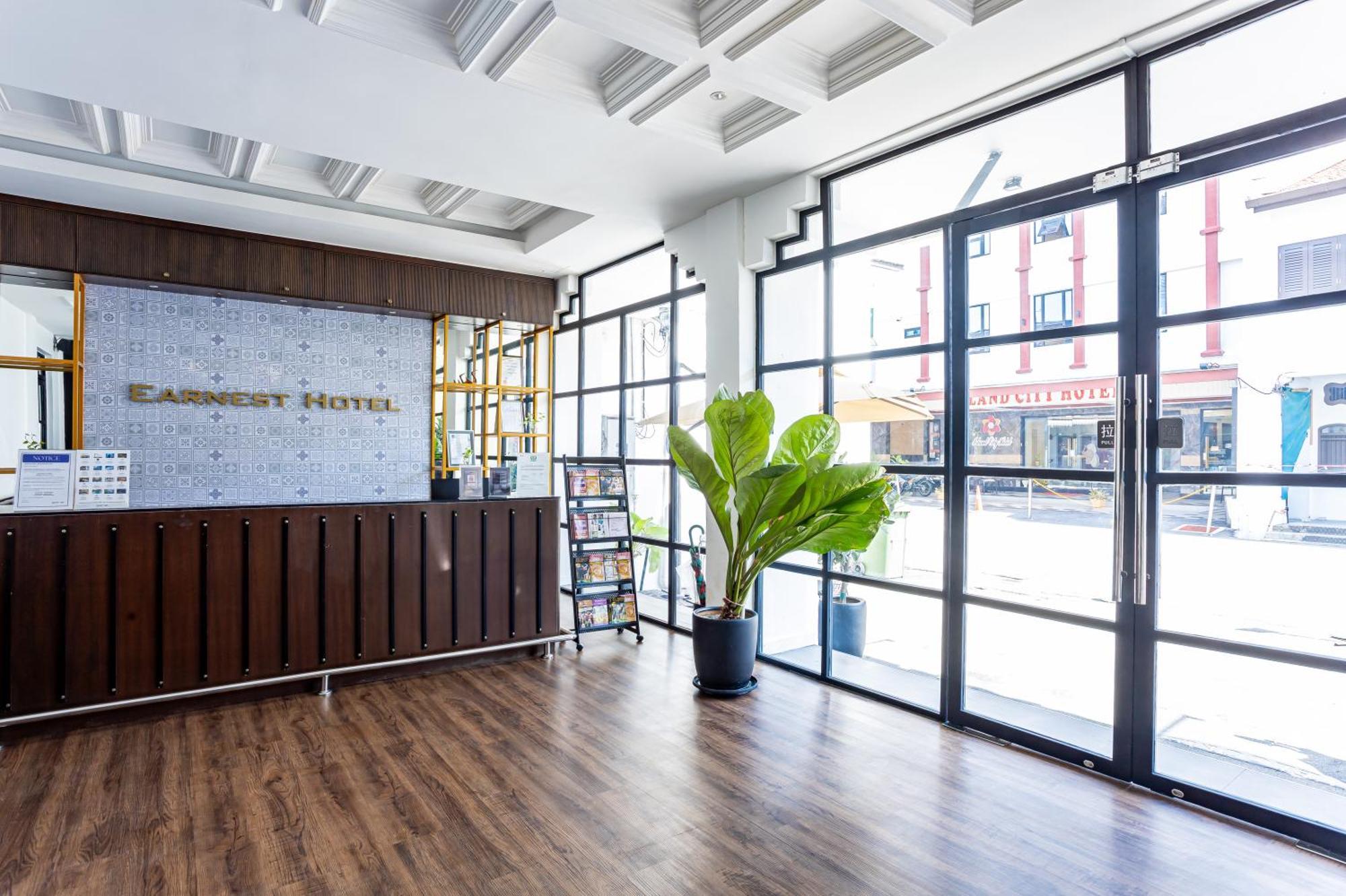 Earnest Hotel 3*