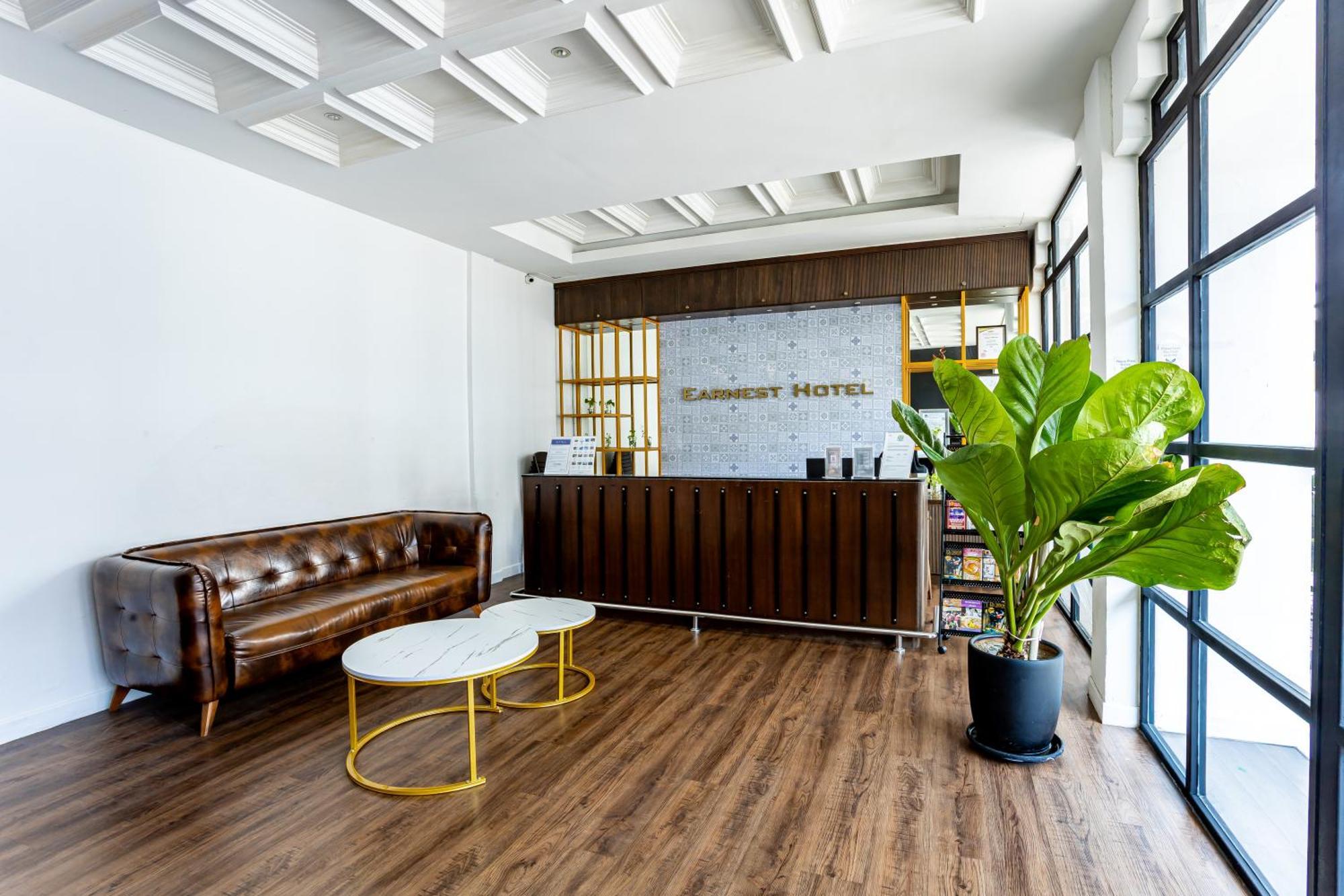 Earnest Hotel