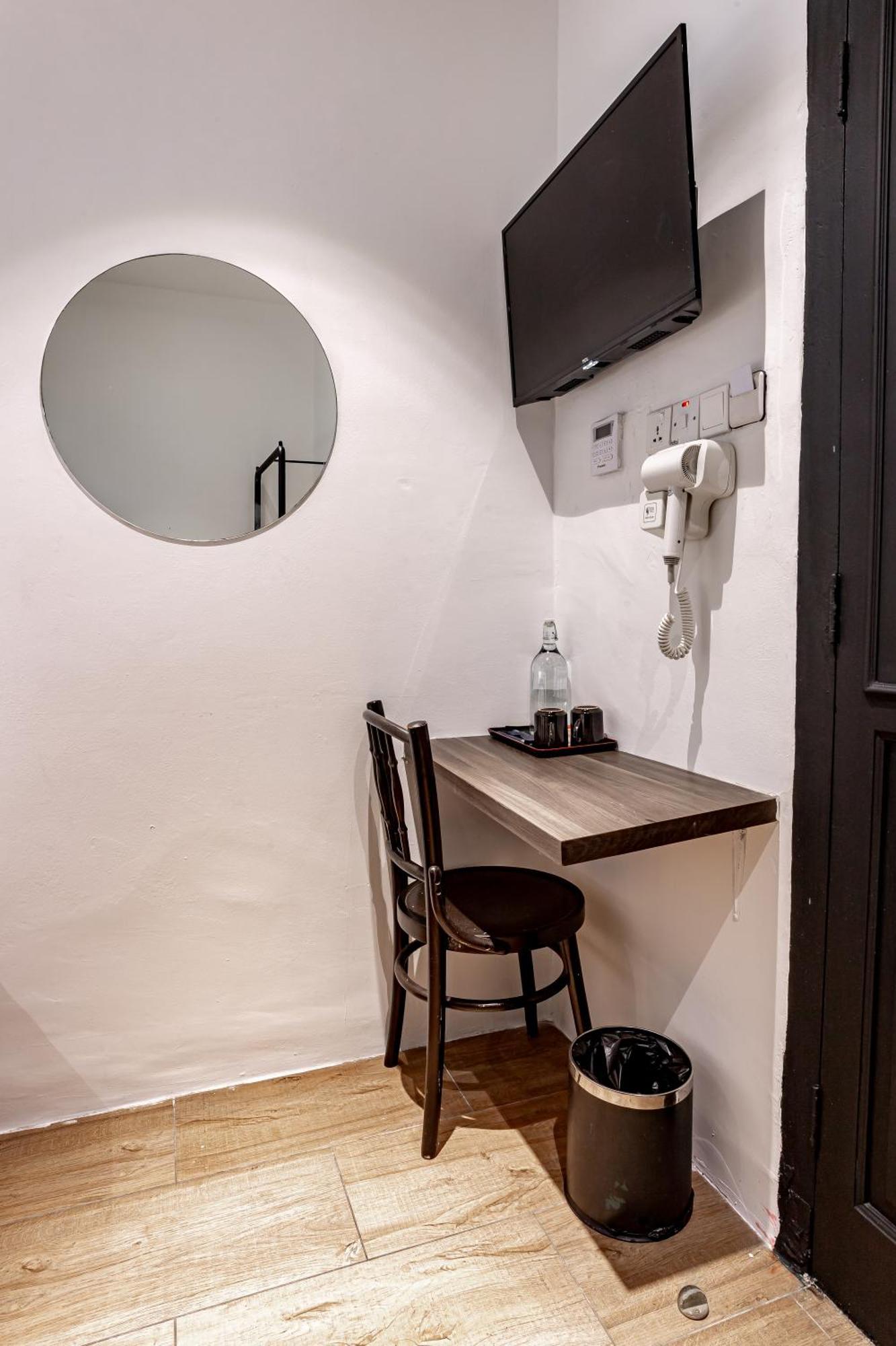 Earnest Hotel