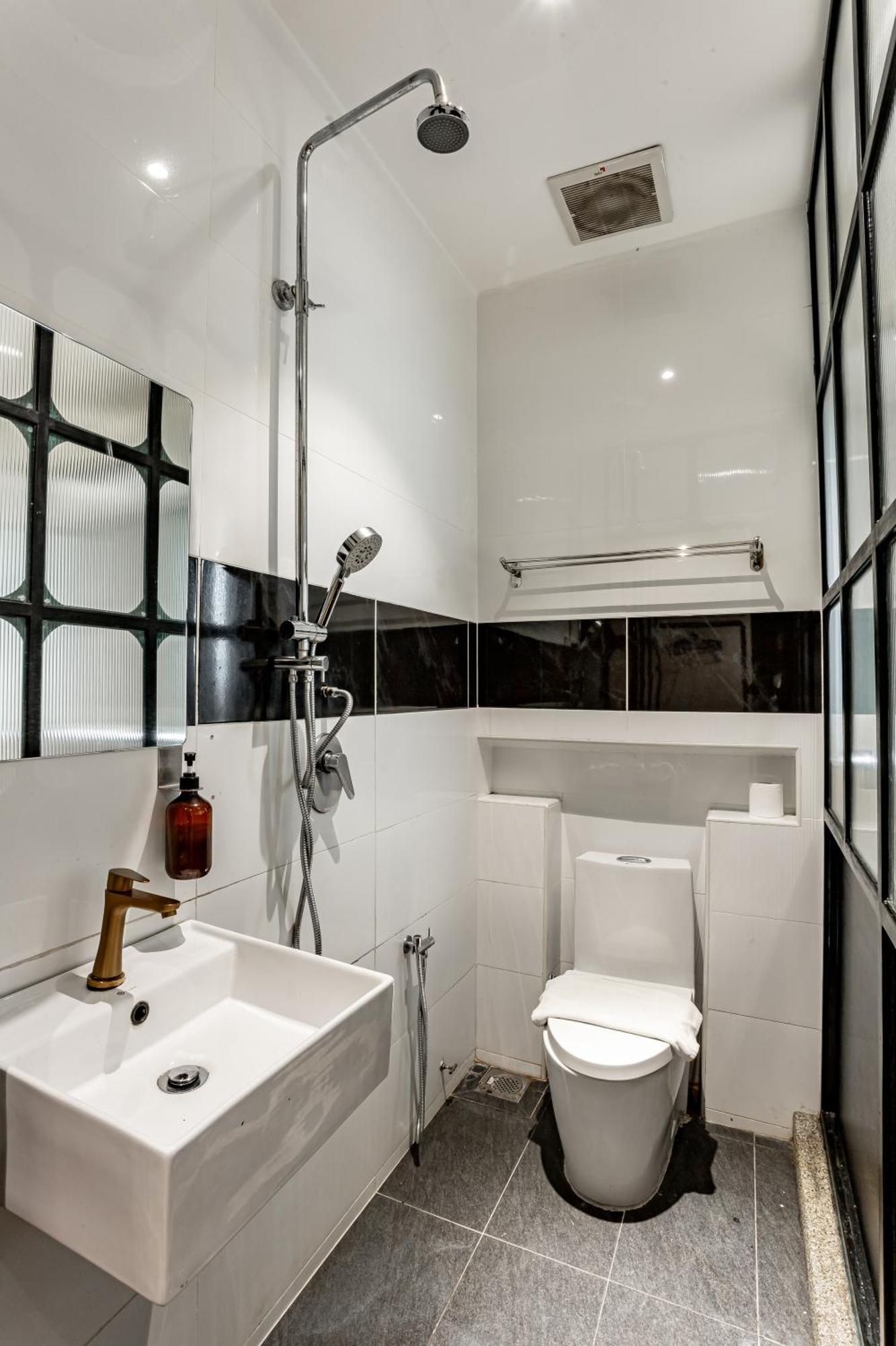 Hotel Earnest 3*